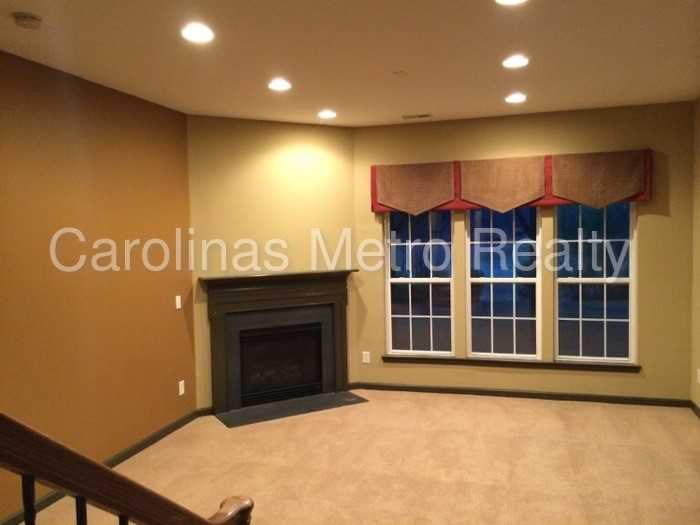 10203 Linksland Dr - Photo 3 of 11