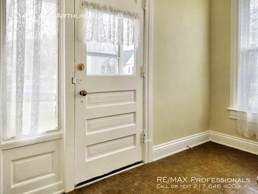 334 S MacArthur Blvd #B - Photo 2 of 11