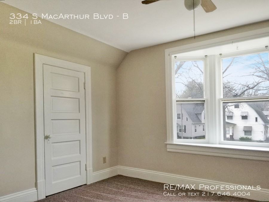 334 S MacArthur Blvd #B - Photo 3 of 11