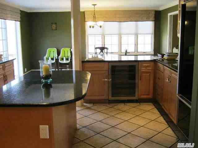 77 Woodedge Rd - Photo 3 of 20