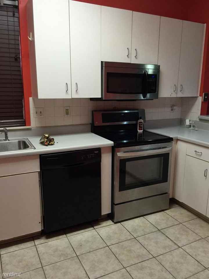 703 Walnut Woods Cove S - Photo 2 of 7