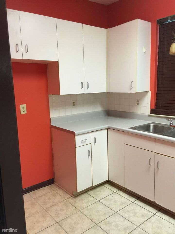 703 Walnut Woods Cove S - Photo 3 of 7