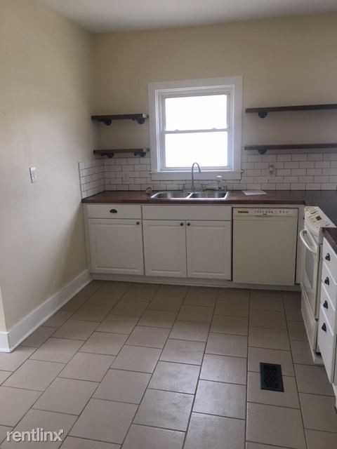 1224 Hyland St - Photo 3 of 4