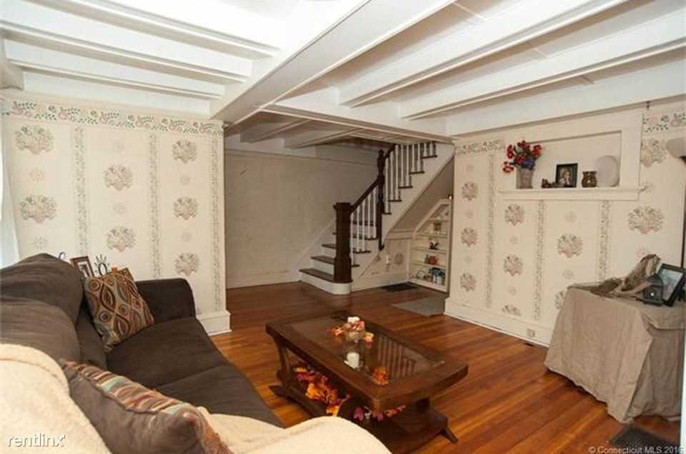 61 Kensington Ave - Photo 3 of 10