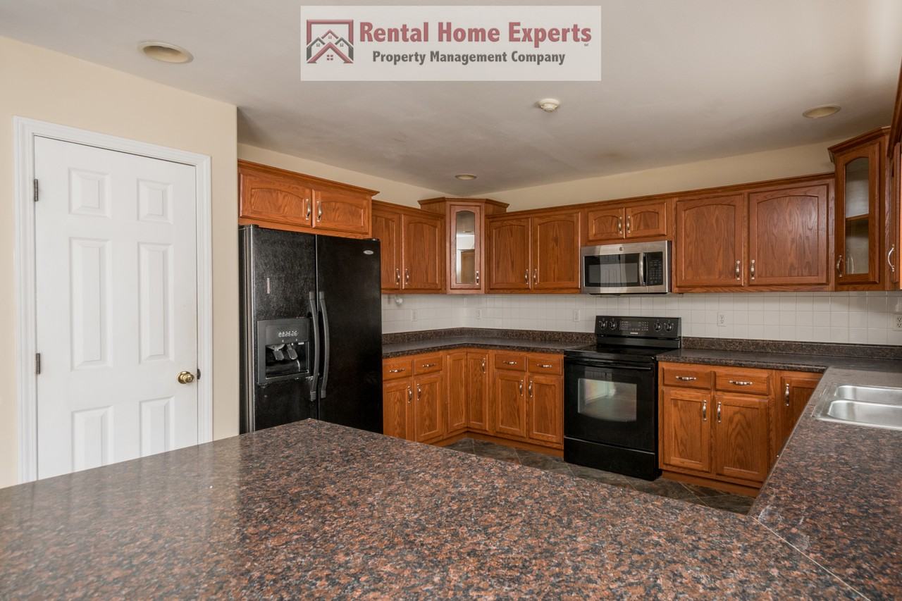 19252 Lambert Lane - Photo 3 of 6