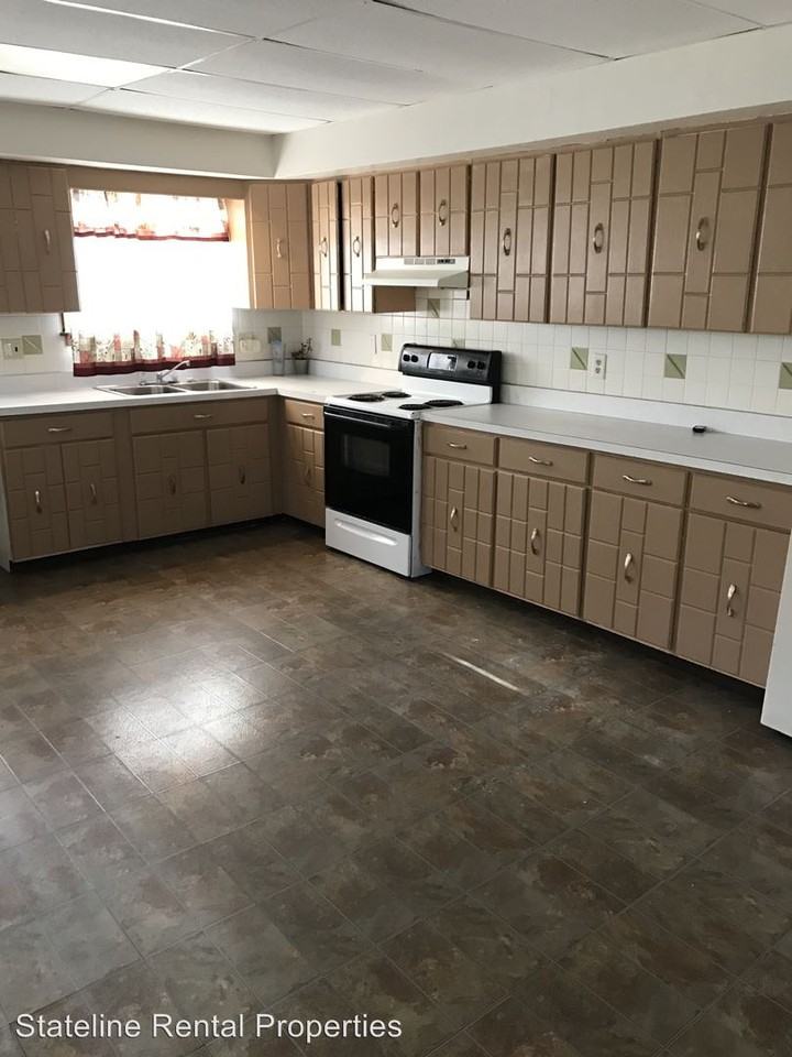 3308 Blackstone Ave - Photo 2 of 5