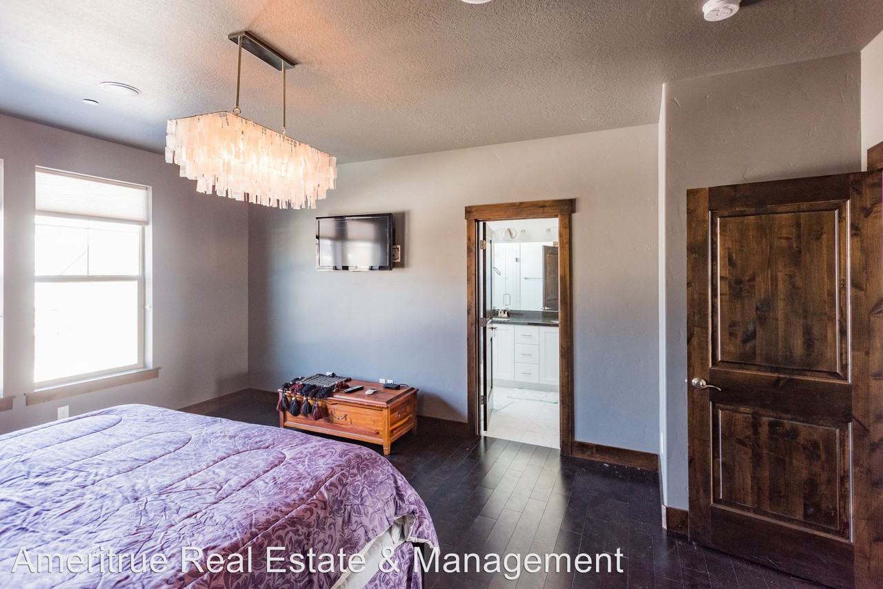 897 Abigail Dr - Photo 2 of 22