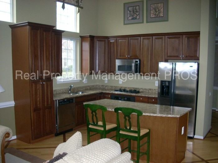 9713 Seafield Pl - Photo 3 of 28