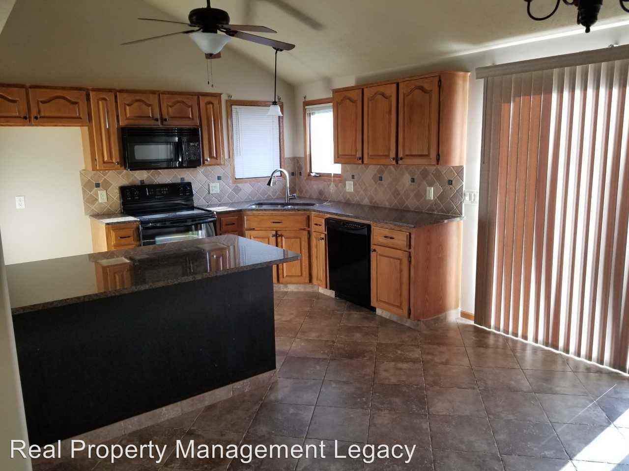 5013 N 126th St - Photo 3 of 10