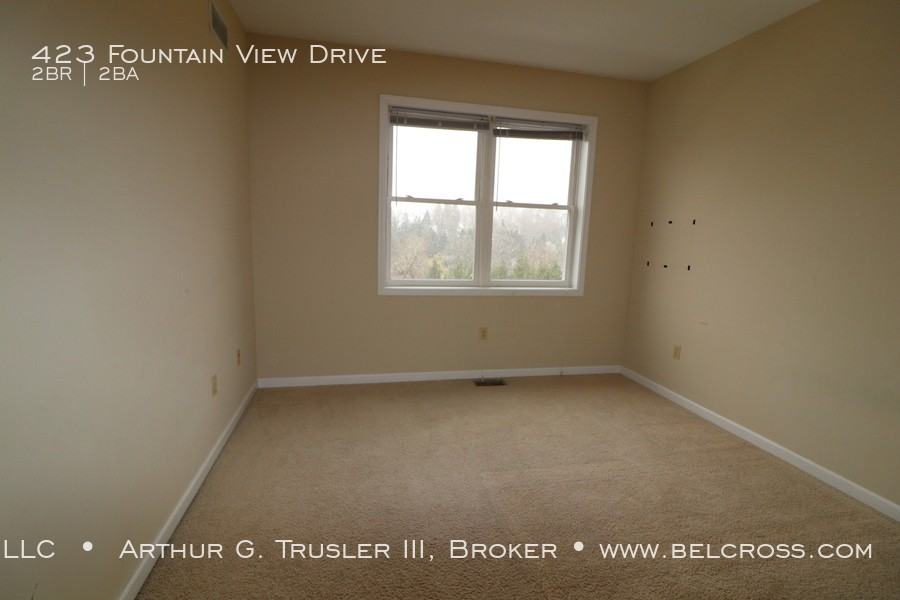 423 Fountain View - Photo 2 of 12