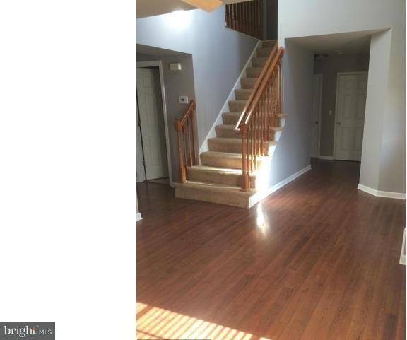 1204 Lakeview Pkwy - Photo 3 of 15