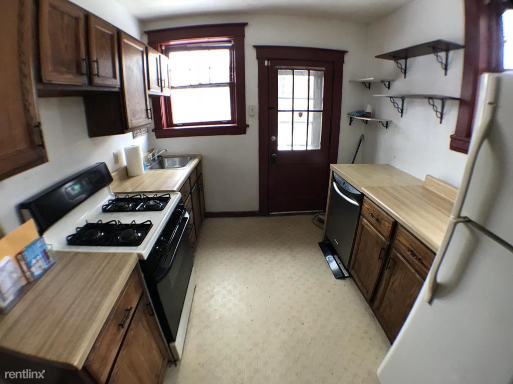 1642 Jancey St - Photo 2 of 10