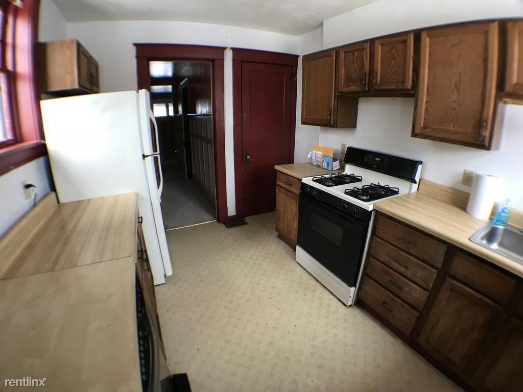 1642 Jancey St - Photo 3 of 10