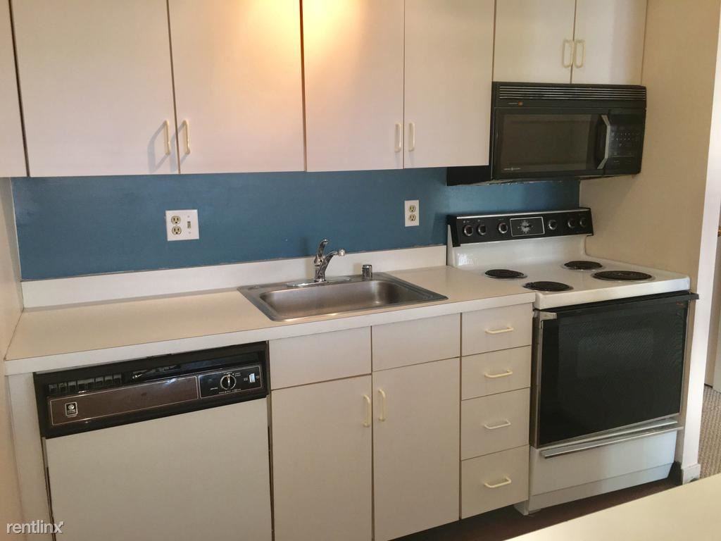 606 S Charles St - Photo 3 of 12