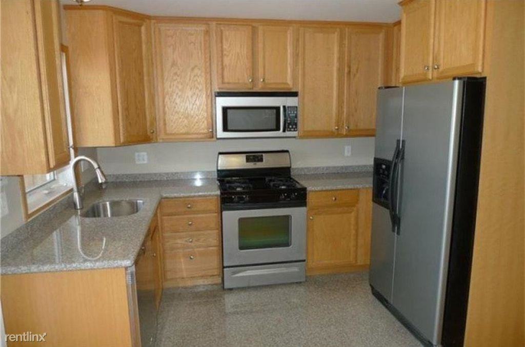 20 Amanda Ave - Photo 3 of 17