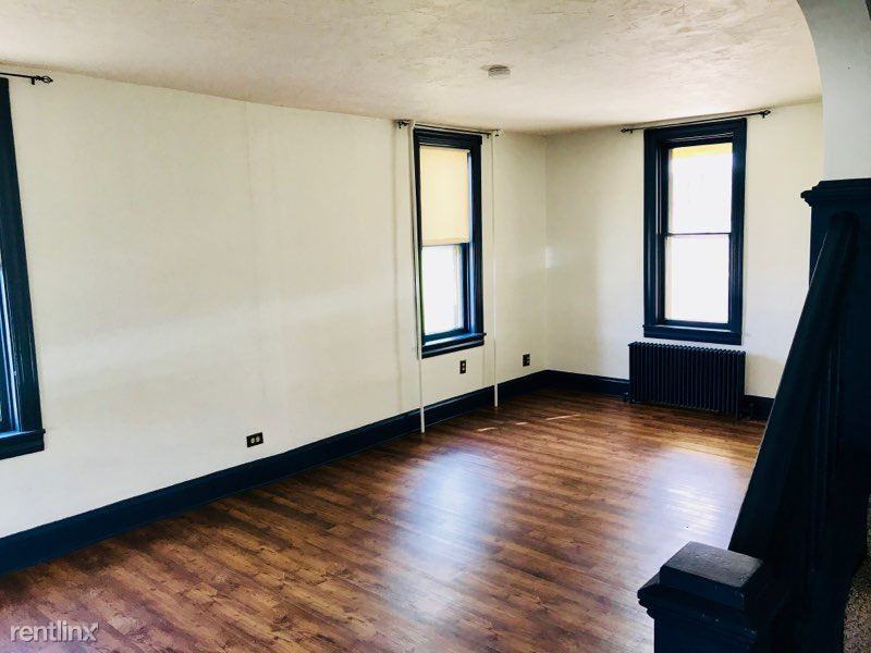 142 S Main St - Photo 3 of 12