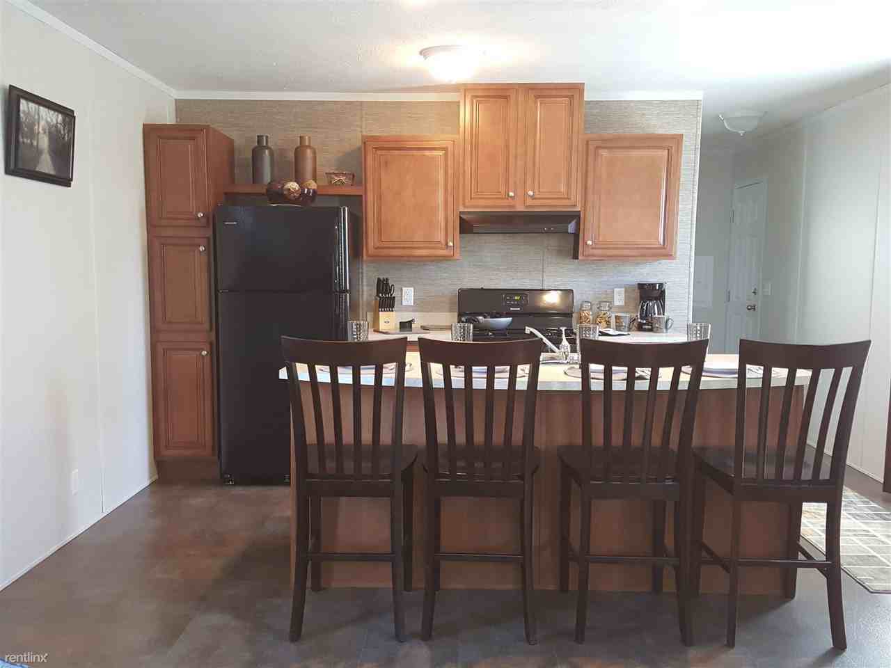 909 Lawrence St - Photo 3 of 16