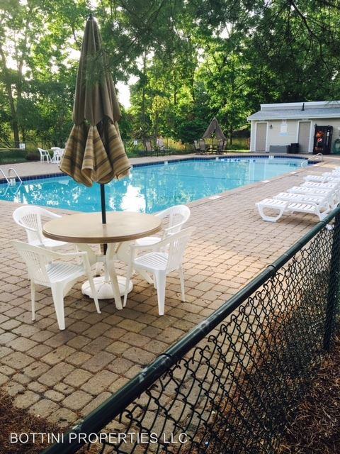 70-80-90 WOODHILLS DRIVE - Photo 2 of 8