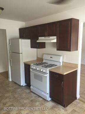 70-80-90 WOODHILLS DRIVE - Photo 3 of 8