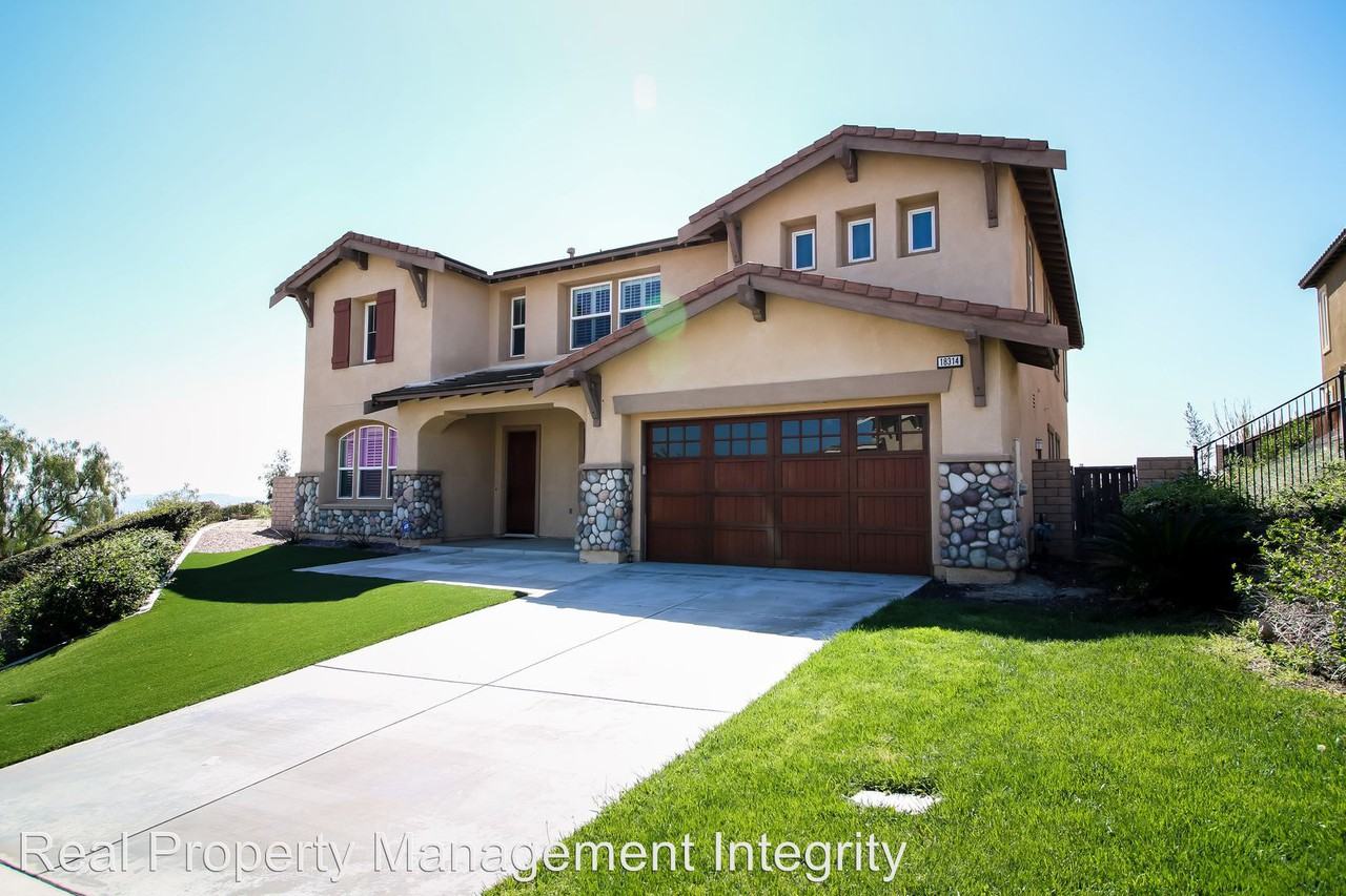 18314 Lakepointe Dr - Photo 2 of 38