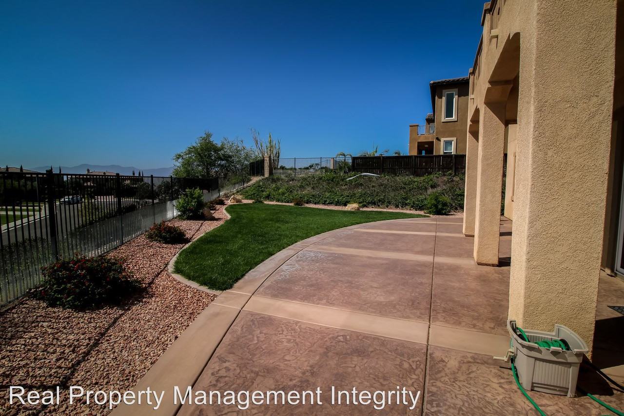 18314 Lakepointe Dr - Photo 3 of 38