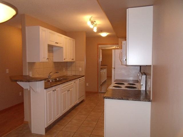 WOODLAND MANOR - Photo 3 of 10