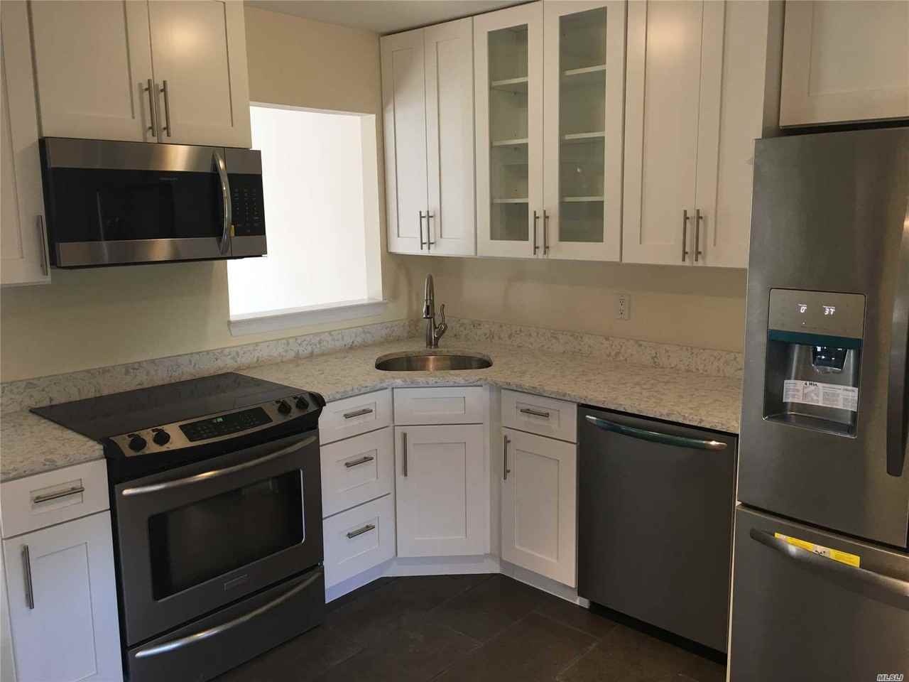 190 Scarlett Way - Photo 2 of 11