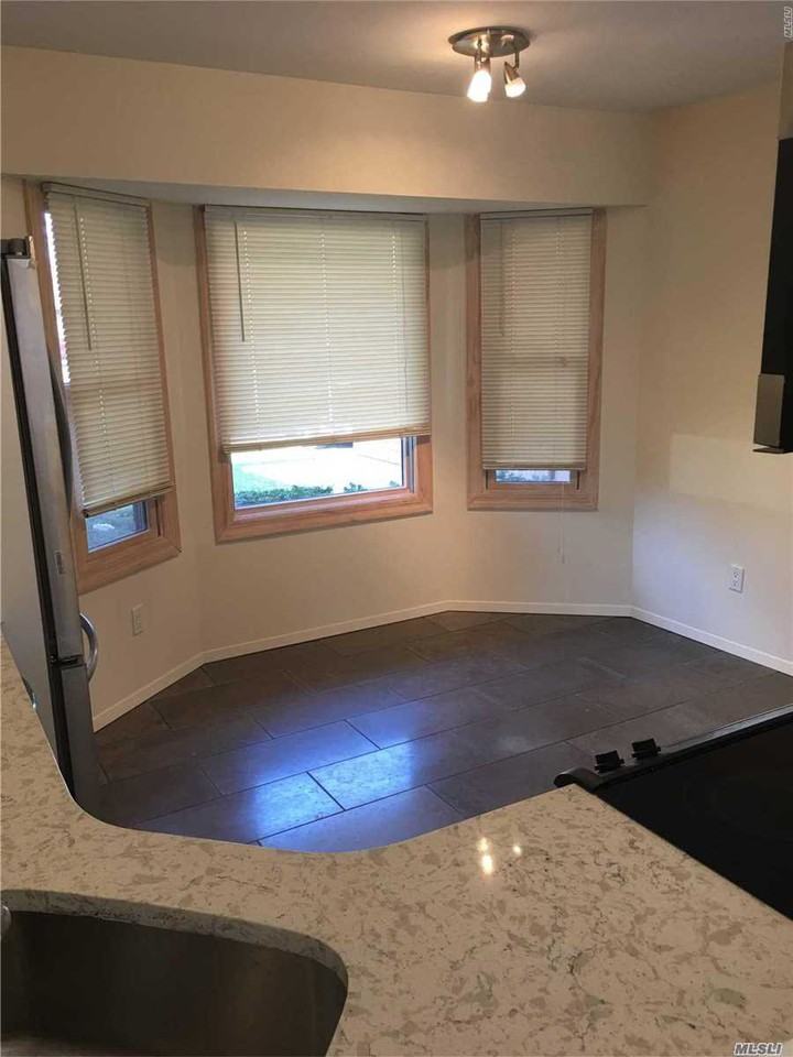 190 Scarlett Way - Photo 3 of 11