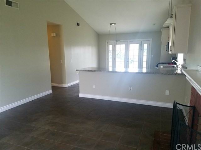 3245 Abbotsford Dr - Photo 3 of 7