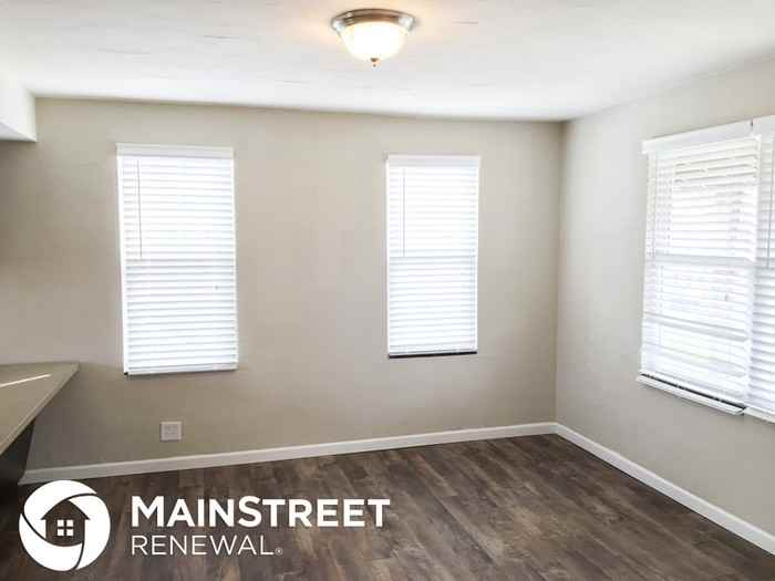 1734 Dyer Ave - Photo 3 of 12