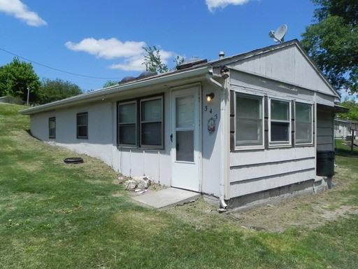 345 S Forest St - Photo 2 of 15