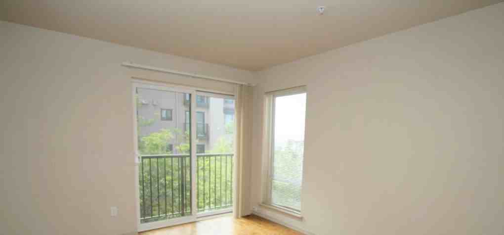 323 Queen Anne Avenue North - Photo 3 of 19