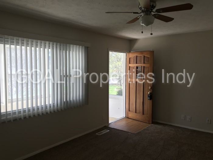 130 Belaire Dr - Photo 2 of 21