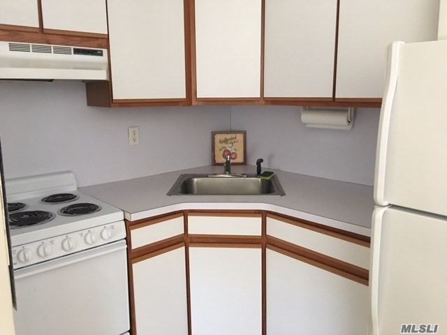 22 Monmouth Dr - Photo 2 of 9