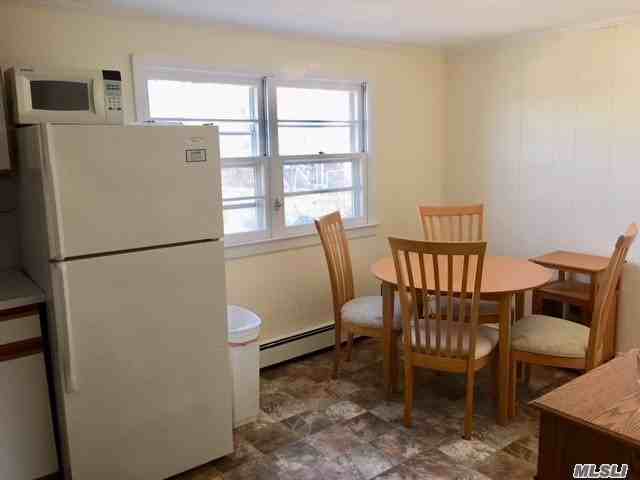 22 Monmouth Dr - Photo 3 of 9