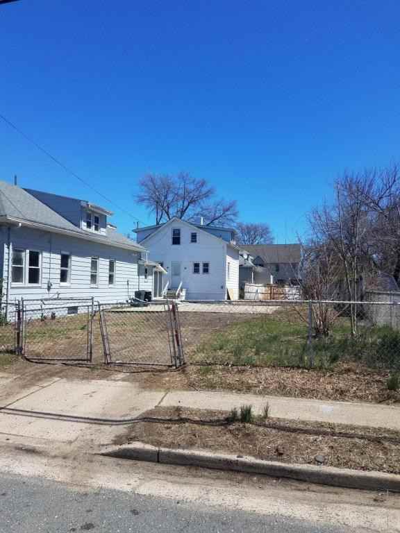 108 Hudson Ave - Photo 2 of 25