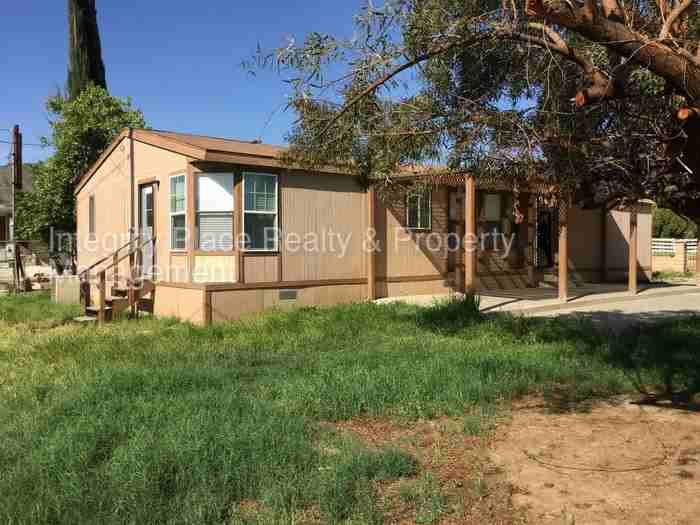 22091 Lemon St - Photo 2 of 20