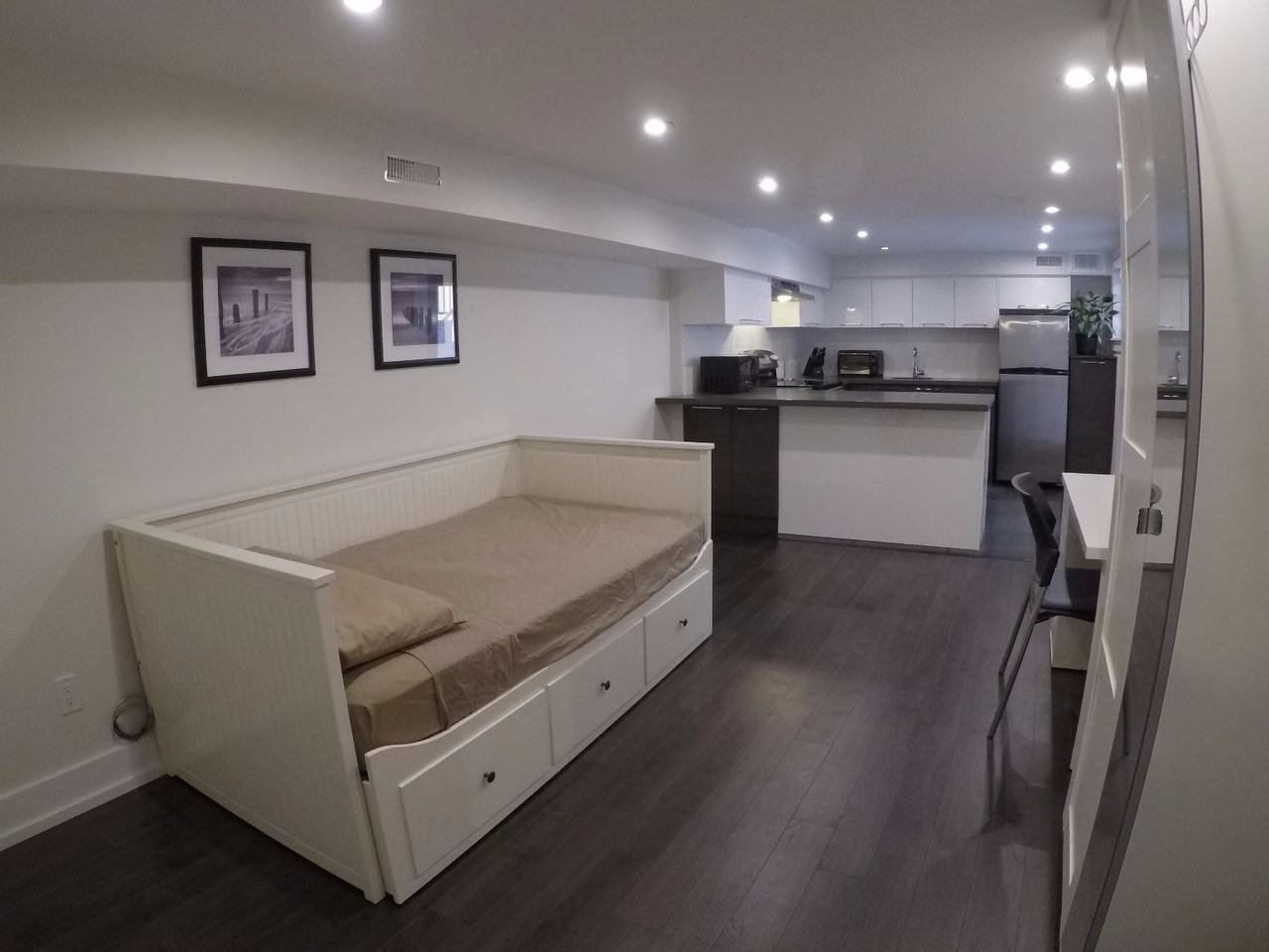 College St & Clinton St - Photo 7 of 9