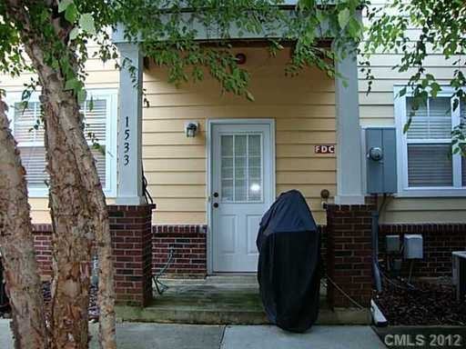 1533 Pecan Ave - Photo 3 of 10