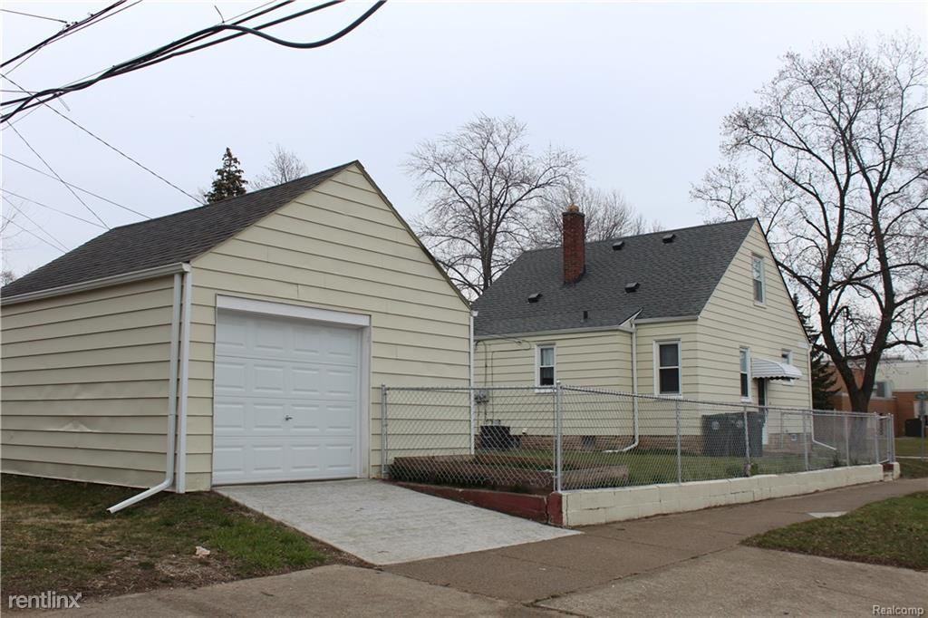 18681 Prospect St - Photo 2 of 14
