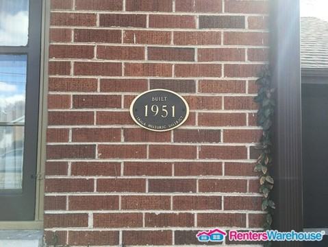 206 W Center St - Photo 2 of 13