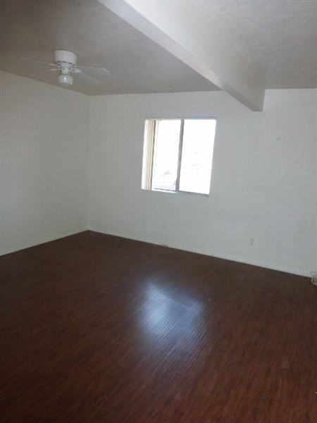 906 S Farmer Ave - Photo 2 of 9