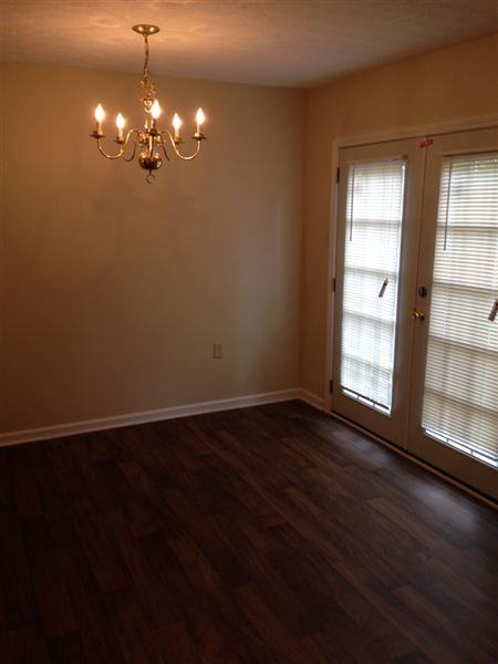 221 Maple Leaf Ln - Photo 3 of 8