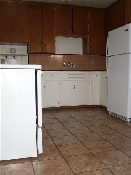 1622 E 12th St - Photo 2 of 5