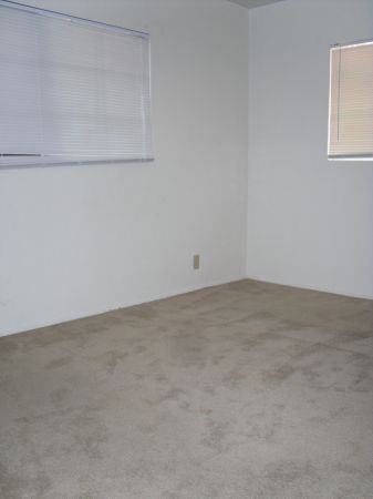 1622 E 12th St - Photo 3 of 5