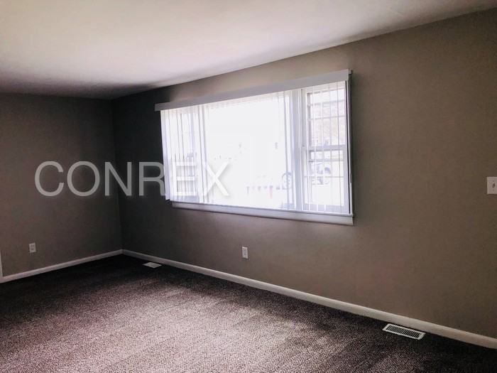 261 Janet Ave - Photo 2 of 10