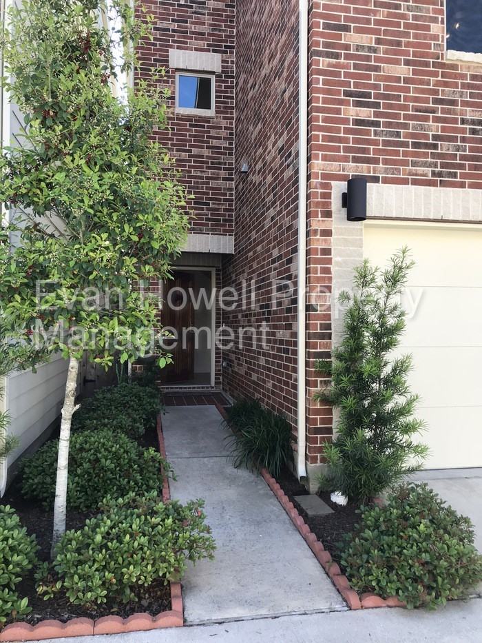 3627 Main Plaza Dr - Photo 3 of 28