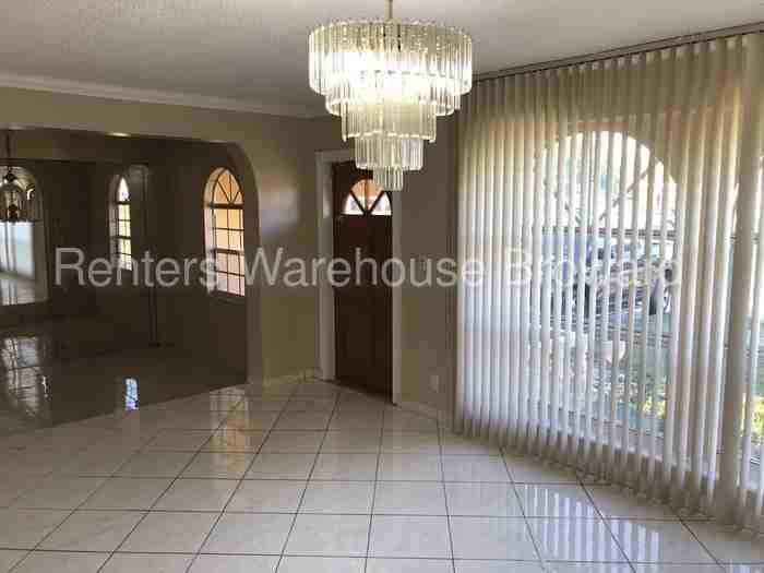 910 NE 49th St - Photo 3 of 23