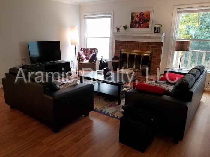 1381 Old Virginia Ct SE - Photo 2 of 24