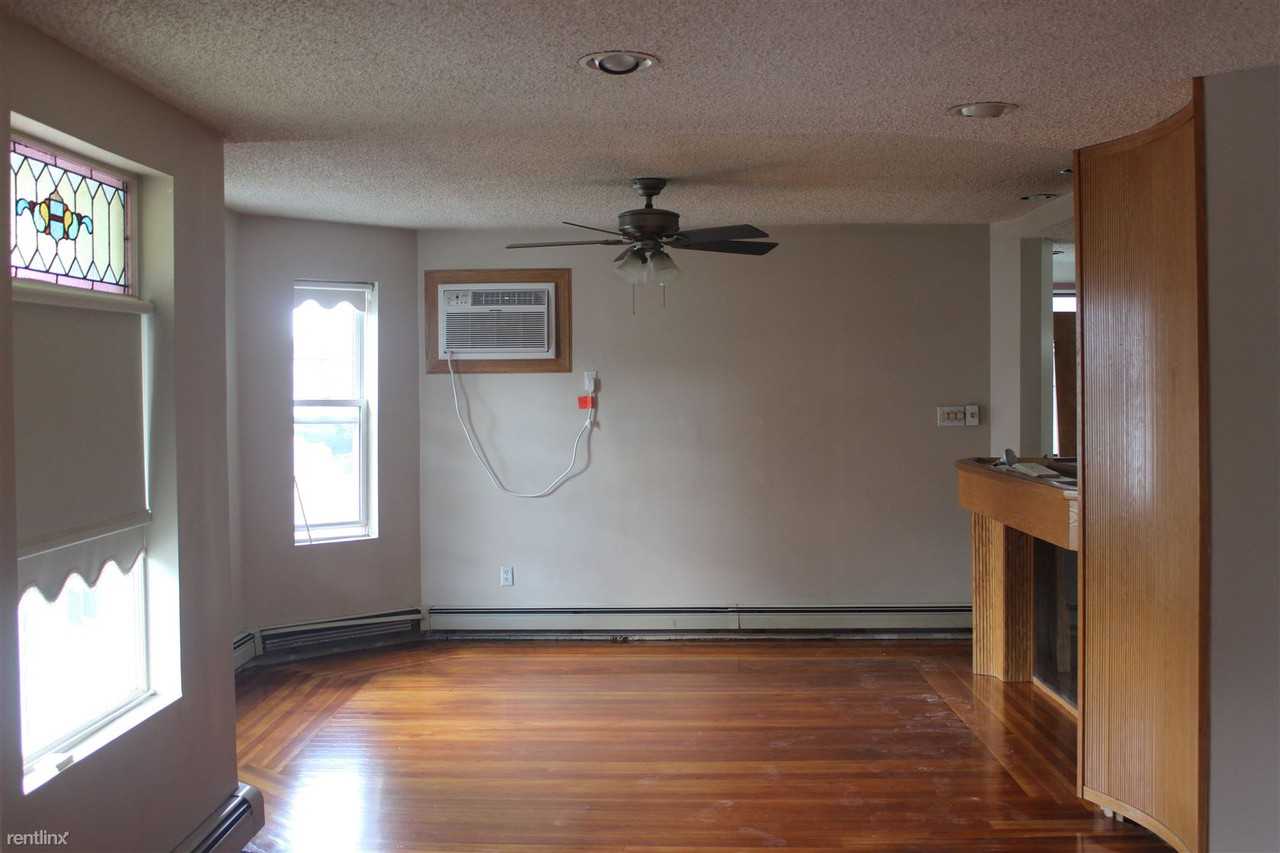27 Princeton St - Photo 3 of 18